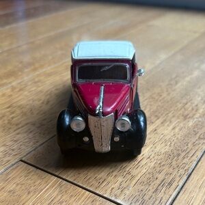 Ford Cabriolet 1936 Burgundy and White Vintage Car